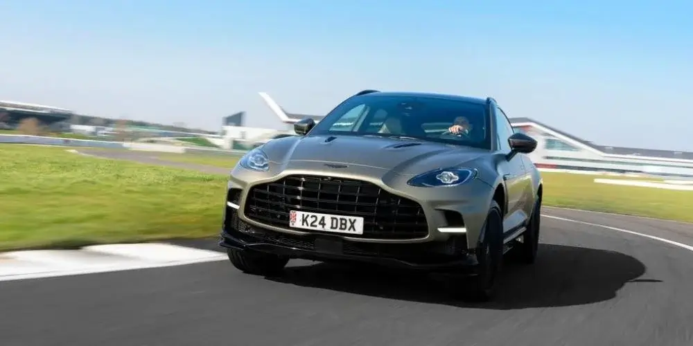 Aston Martin DBX707